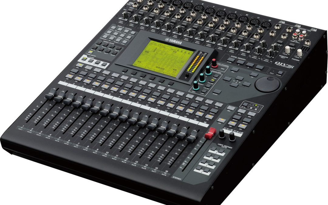 Tweedehands Yamaha 01V96 Digitale Mixing Console in Thon Flightcase – Professionele Geluidskwaliteit Verpakt in Betrouwbaarheid!