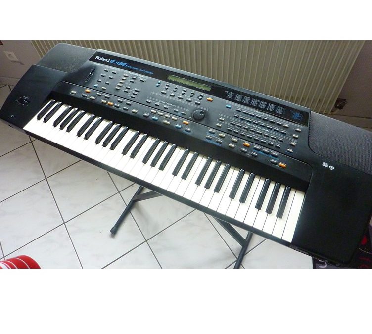 Vintage Roland E-86 Synthesizer – Klassieke Klanken in Perfecte Staat!